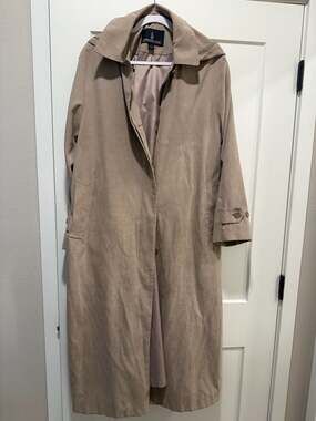 London Fog Women's Trench Coat Size 14 PET Tan Button Front Hooded